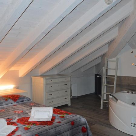 White Suite - Jacuzzi, Swimming Pool & Lake View Lezzeno Zewnętrze zdjęcie